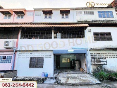 ขายอาคารพาณิชย์ 3.5 ชั้นพร้อมดาดฟ้า ริมถนนกาญจนาภิเษก บางบัวทอง