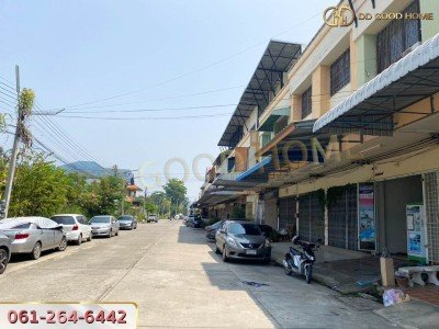 ขายอาคารพาณิชย์ 3 ชั้น ติดถนนเพชรเกษม ต.สนามจันทร์ จ.นครปฐม พร้อมห้องปล่อยเช่า