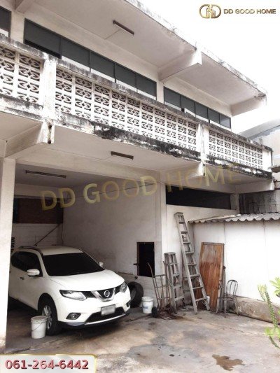 อาคารพาณิชย์ 4 ชั้น 2 คูหามีดาดฟ้า ติดถนนเพชรเกษม ทำเลทองเหมาะกับการลงทุนสุดๆ