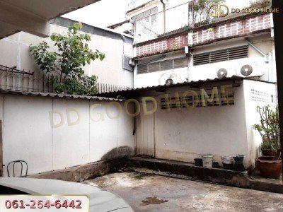 อาคารพาณิชย์ 4 ชั้น 2 คูหามีดาดฟ้า ติดถนนเพชรเกษม ทำเลทองเหมาะกับการลงทุนสุดๆ