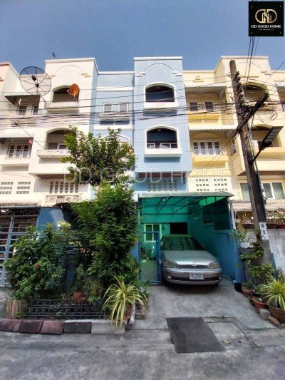 ทาวน์เฮ้าส์พร้อมอยู่!! 3 ชั้น ในซอยสมเด็จพระปิ่นเกล้า 2