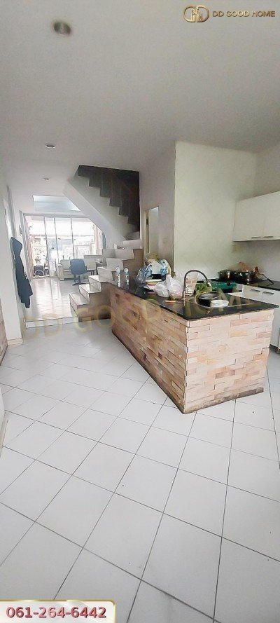 ขายทาวน์เฮ้าส์ 4 ชั้น หมู่บ้านชวลิต จอมทอง ซ.14 ราคาพิเศษ