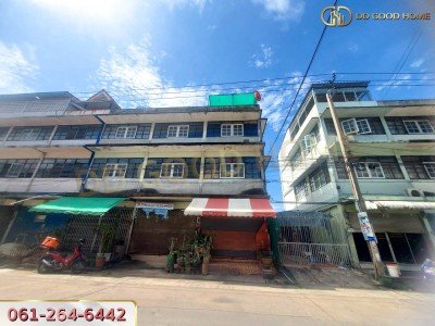 อาคารพาณิชย์ 3 ชั้นครึ่ง หมู่บ้านสินสมบูรณ์ สาย 4 หลังมุม