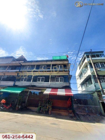 อาคารพาณิชย์ 3 ชั้นครึ่ง หมู่บ้านสินสมบูรณ์ สาย 4 หลังมุม