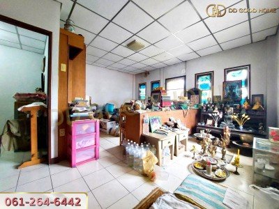 หมู่บ้านลลิษา แพรกษา (Baan Larisa Phraeksa) ทาวน์เฮ้าส์ 2 ชั้น หลังมุม ต.แพรกษา อ.เมืองสมุทรปราการ