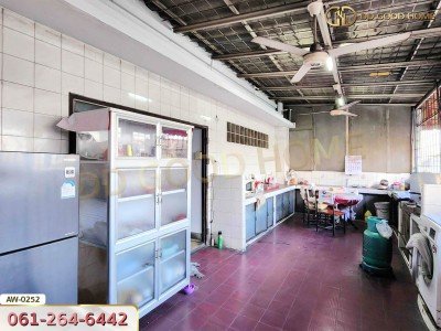 ขายอาคารพาณิชย์ 3.5 ชั้นพร้อมดาดฟ้า ริมถนนกาญจนาภิเษก บางบัวทอง