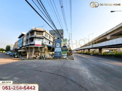 ขายอาคารพาณิชย์ 3.5 ชั้นพร้อมดาดฟ้า ริมถนนกาญจนาภิเษก บางบัวทอง