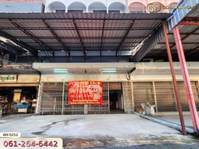 ขายอาคารพาณิชย์ 3.5 ชั้นพร้อมดาดฟ้า ริมถนนกาญจนาภิเษก บางบัวทอง
