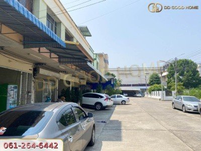 ขายอาคารพาณิชย์ 3 ชั้น ติดถนนเพชรเกษม ต.สนามจันทร์ จ.นครปฐม พร้อมห้องปล่อยเช่า-9