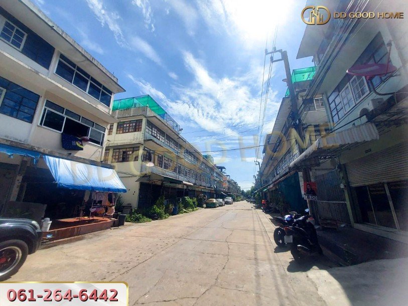 อาคารพาณิชย์ 3 ชั้นครึ่ง หมู่บ้านสินสมบูรณ์ สาย 4 หลังมุม-9