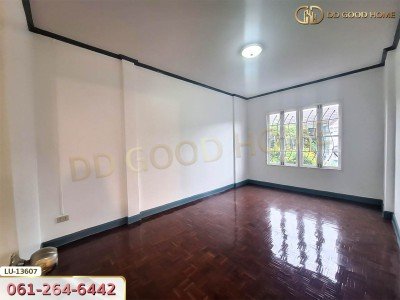 หมู่บ้านบุศรินทร์ รามอินทรา ซ.พระยาสุเรนทร์ 40 กรุงเทพฯ